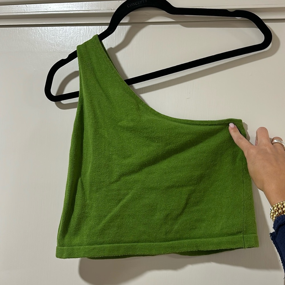 One shoulder top